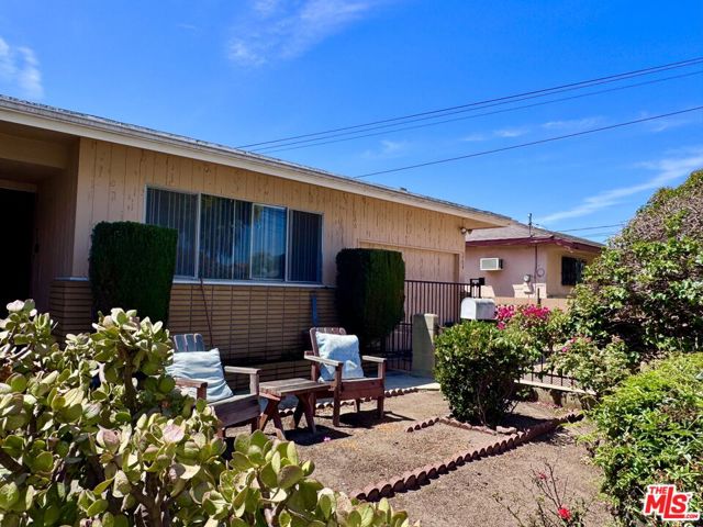 3704 W 111th Place, Inglewood CA: https://media.crmls.org/mediaz/17fb2ca7-2eae-4090-9896-9b12e79fbb93.jpg