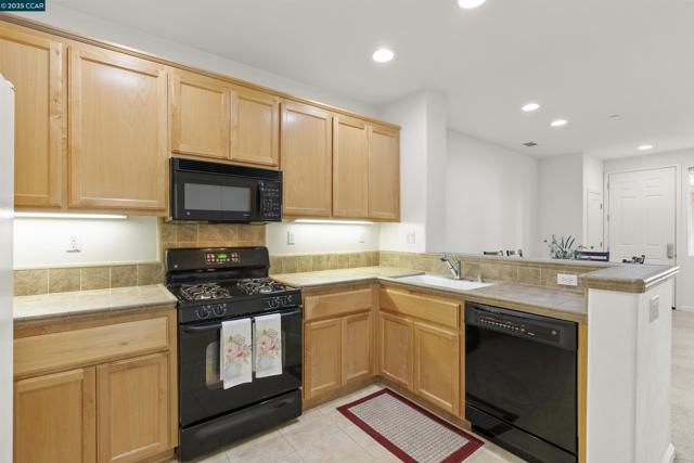 113 Carmel St, San Pablo CA: https://media.crmls.org/mediaz/17fb7849-2aac-4ba9-bc9d-dbd0f94811a4.jpg