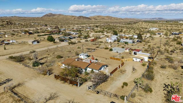 6391 Ruth Drive, Yucca Valley CA: https://media.crmls.org/mediaz/17fb8a42-e0b4-4fe8-8072-ec9302a8e030.jpg