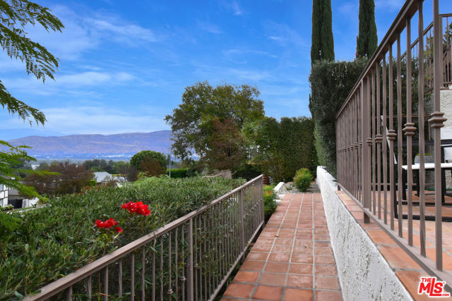 13854 Valley Vista Boulevard photo 5