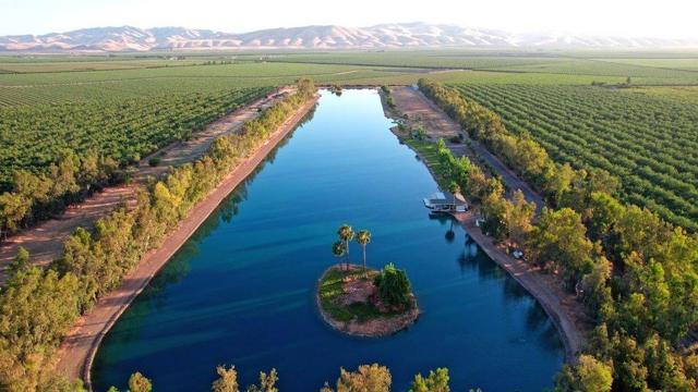 10037 Ca-33, Patterson CA: https://media.crmls.org/mediaz/17fd45ac-13e3-476e-991d-46403b457ce3.jpg