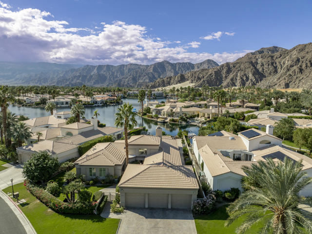 47295 Via Koron, La Quinta CA: https://media.crmls.org/mediaz/17fd8846-d914-4998-bb47-045be7a7428a.jpg