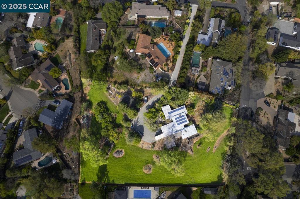 1101 Scots Ln