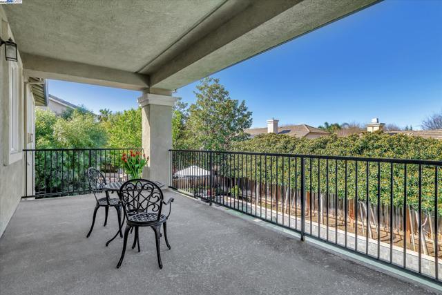 1517 Rampart Way, Brentwood CA: https://media.crmls.org/mediaz/17fe4872-4730-4768-b5c1-ab7f795540d0.jpg