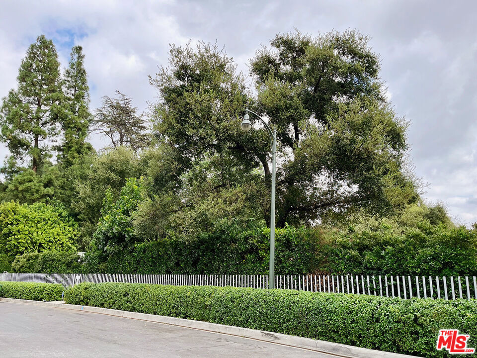 https://media.crmls.org/mediaz/17fe6ed9-bb55-48eb-8ec5-62c891603972.jpg?preset=X-Large