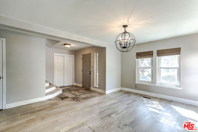 117 Navajo Lane, Topanga CA: https://media.crmls.org/mediaz/17fea752-a214-4988-88fd-c5c1f2eef689.jpg