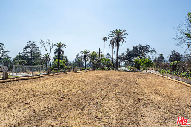 2876 Saint James Place, Altadena CA: https://media.crmls.org/mediaz/17ff3035-fc5d-4b38-a08e-27b77b02b536.jpg