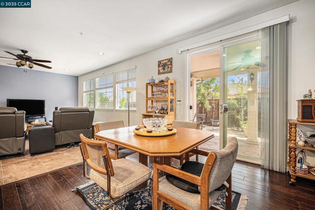 4637 Appleglen St, Antioch CA: https://media.crmls.org/mediaz/17ff7a4c-8d0a-42b2-98b8-57c0fa6632a4.jpg