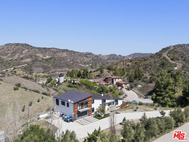 31830 Lobo Canyon, Agoura Hills CA: https://media.crmls.org/mediaz/17ff8723-7122-40a2-aad2-bda9d278bb88.jpg