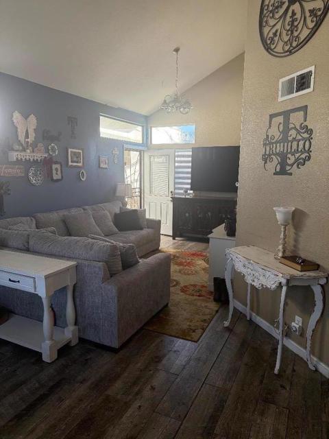 423 Tierra Avenue, Soledad CA: https://media.crmls.org/mediaz/17ff9957-5ef5-47e0-a127-1b6731c7d669.jpg