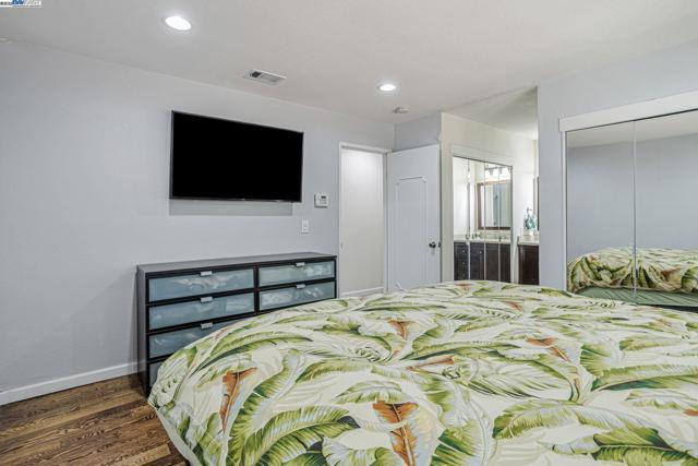 903 Lanewood Dr, San Jose CA: https://media.crmls.org/mediaz/17ffb41f-cc16-4ca9-9c29-37926e275dfb.jpg