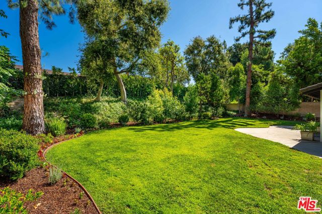 22619 Town Crier Road, Calabasas CA: https://media.crmls.org/mediaz/17ffe945-19f6-438d-90ea-3cfca73afcbc.jpg