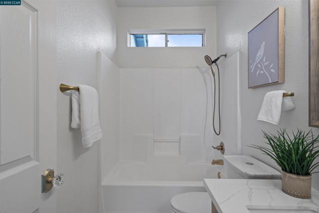 5109 Napa Shore Dr, Fairfield CA: https://media.crmls.org/mediaz/18000ab2-b650-400d-a8d8-533d141dae40.jpg