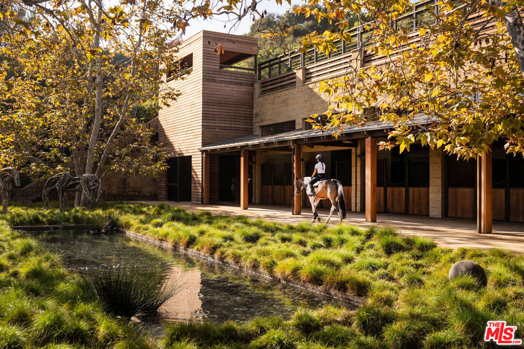 1680 Old Oak Road — Contemporary