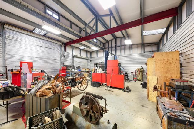 31141 Saddleback Rd, Valley Center CA: https://media.crmls.org/mediaz/18004c3c-859c-4761-a651-2f1c38f1153e.jpg