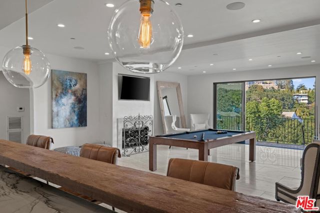 4733 Bonvue Avenue, Los Angeles CA: https://media.crmls.org/mediaz/1800ce85-b554-4f08-9ac4-749cf303c0a6.jpg