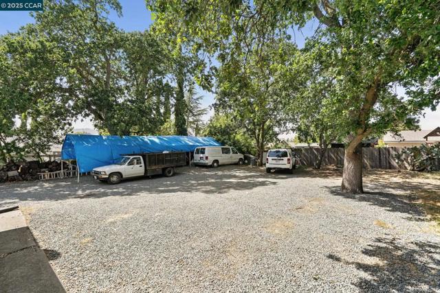 1580 3rd Ave, Walnut Creek CA: https://media.crmls.org/mediaz/1801fa06-42ce-4448-824b-a53f4f5df443.jpg