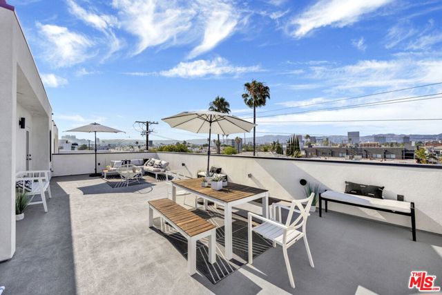 5868 Saturn Street, Los Angeles CA: https://media.crmls.org/mediaz/18022b8c-9919-4694-b824-5c341c2efe26.jpg
