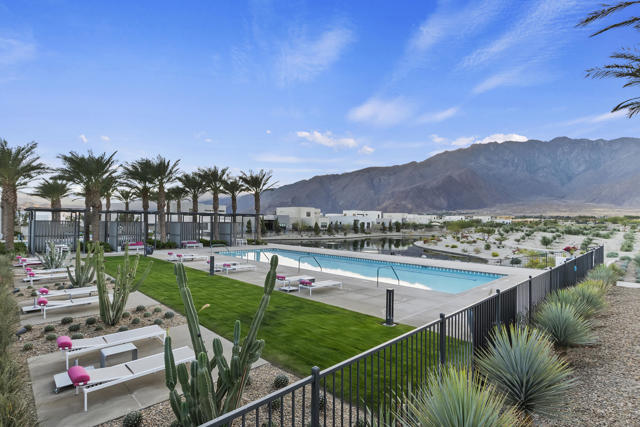 885 Fountain Drive, Palm Springs CA: https://media.crmls.org/mediaz/180250a2-0ebe-4a9f-bef0-62abba2d92a1.jpg