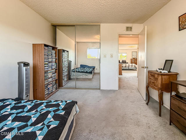 136 Erten Street, Thousand Oaks CA: https://media.crmls.org/mediaz/18028169-a738-40bd-a04d-0d8255c2e917.jpg