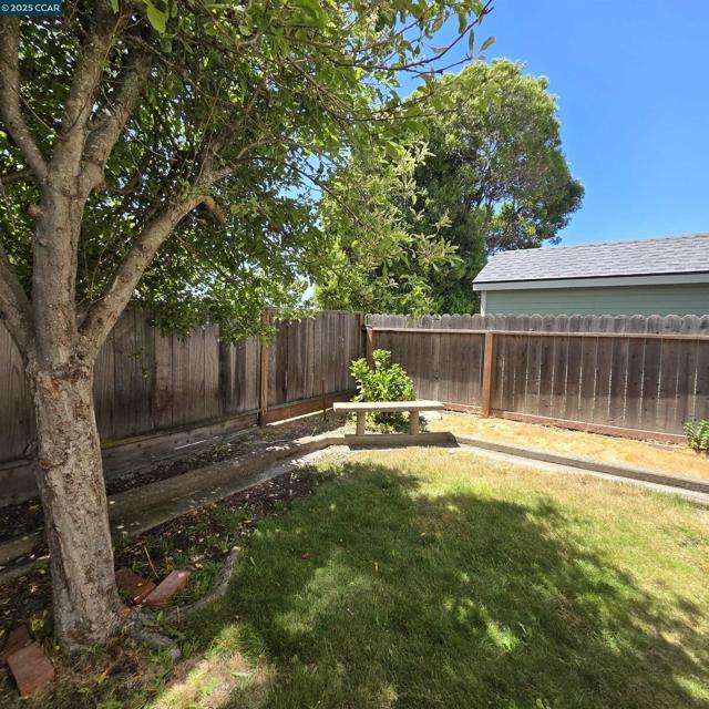 2771 Cornelius Dr, San Pablo CA: https://media.crmls.org/mediaz/180286b0-8af4-4c3d-a44c-04accc1b587d.jpg