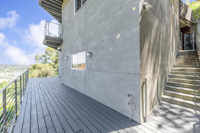 453 Frontenac Avenue, Los Angeles CA: https://media.crmls.org/mediaz/180298ca-00bd-49e8-b715-1515a8873244.jpg