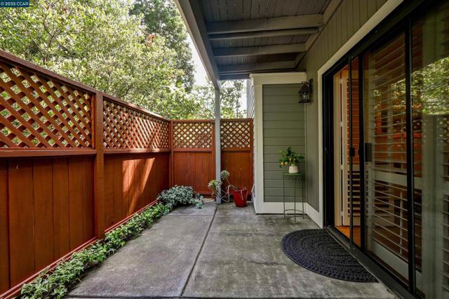 368 Grapevine Pl, Pleasant Hill CA: https://media.crmls.org/mediaz/18031315-286a-44dc-b56c-82461062a7b9.jpg