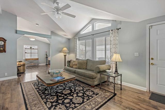 Detail Gallery Image 7 of 39 For 2280 E Valley Pkwy #4,  Escondido,  CA 92027 - 2 Beds | 2 Baths