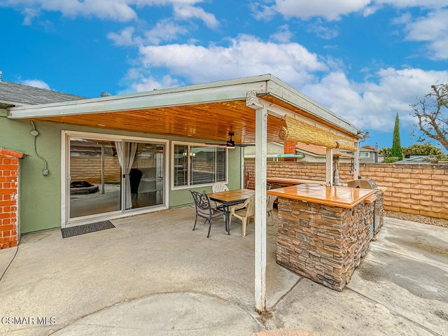 2439 N Lita Place, Simi Valley CA: https://media.crmls.org/mediaz/1804875b-a41f-4e0c-b7b7-f877783845b7.jpg