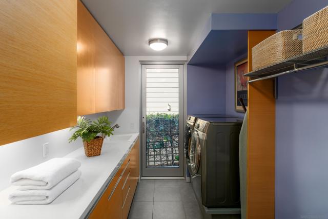 2730 Brant St, San Diego CA: https://media.crmls.org/mediaz/1804bbec-2151-4140-9709-0485ca3dcf39.jpg