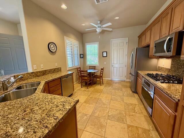 81665 Avenida Alturas, Indio CA: https://media.crmls.org/mediaz/1804e7db-4b3c-48ef-9643-deaabc691fb2.jpg