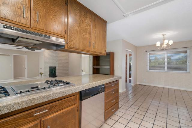 530 E 17th Ave, Escondido CA: https://media.crmls.org/mediaz/180589a1-7a72-4007-8680-7f06e475f8f0.jpg
