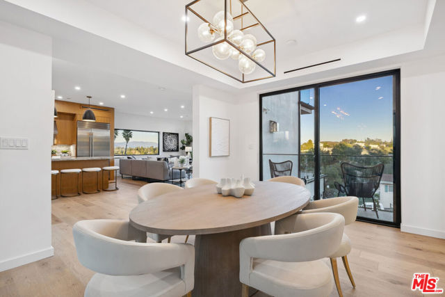 5221 Campo Road, Woodland Hills CA: https://media.crmls.org/mediaz/1805df58-8dc4-4e40-a860-0019ebf52be2.jpg