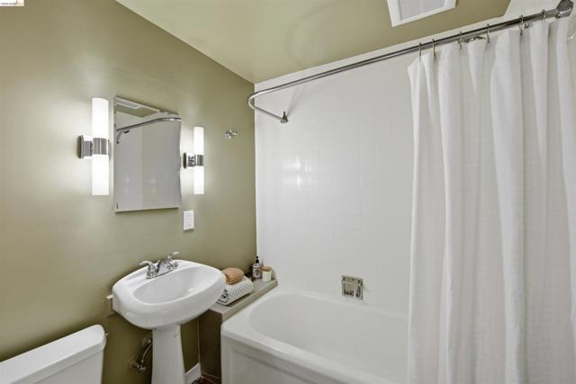 44 Highgate Rd, Kensington CA: https://media.crmls.org/mediaz/1805eec3-996d-490c-b83d-a543b0325c84.jpg