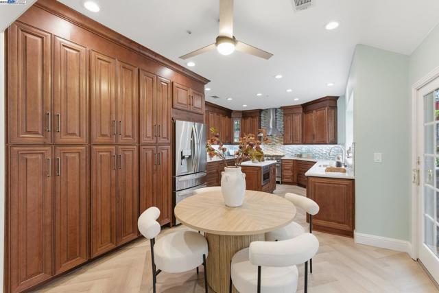 1031 Millbrook Court, Walnut Creek CA: https://media.crmls.org/mediaz/180630be-fdbc-44b4-9302-395c58f3ab53.jpg