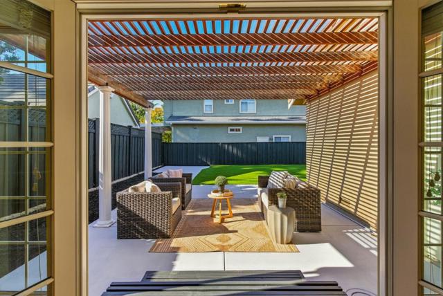2188 Yorkshire Way, Mountain View CA: https://media.crmls.org/mediaz/1806463b-d9fa-4d87-84d0-db21b8a7d57b.jpg