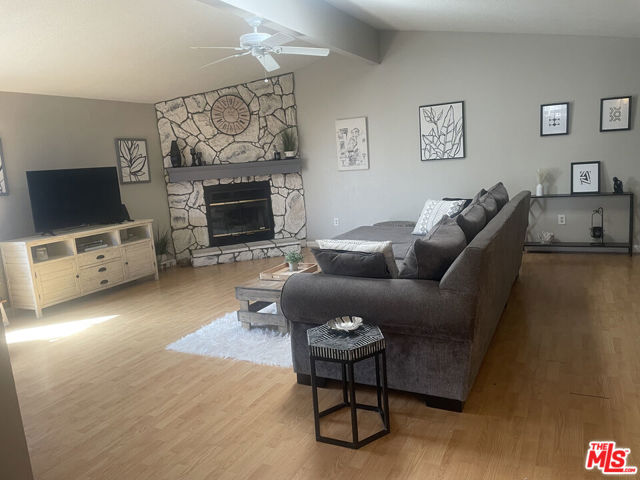 5001 W Florida Avenue, Hemet CA: https://media.crmls.org/mediaz/18068f08-2a8d-4168-987c-be661e815a87.jpg