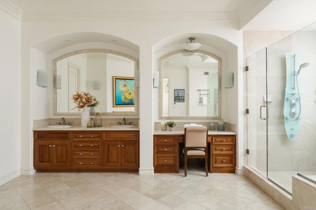 6565 Calle Reina, Rancho Santa Fe CA: https://media.crmls.org/mediaz/18068fc8-28da-44c6-9b9a-e8e23c70b0b9.jpg