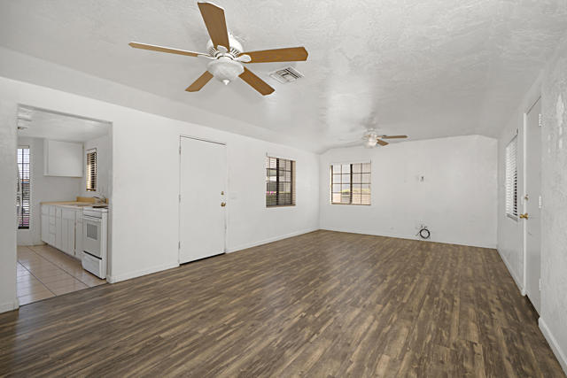 73345 Royal Palm Drive, Palm Desert CA: https://media.crmls.org/mediaz/18070dbd-d029-4aa0-8ff2-e90db0c171a5.jpg