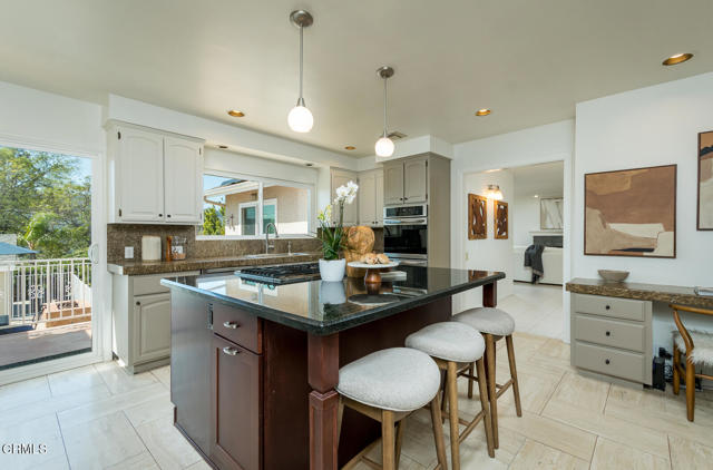 Detail Gallery Image 19 of 74 For 3550 Santa Carlotta St, Glendale,  CA 91214 - 5 Beds | 4 Baths