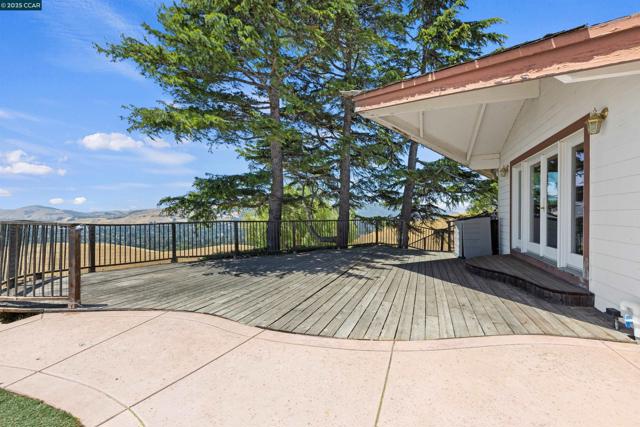 70 Sherburne Hills, Danville CA: https://media.crmls.org/mediaz/18072fe4-f4e5-402f-8a29-24ac3c8e7b04.jpg