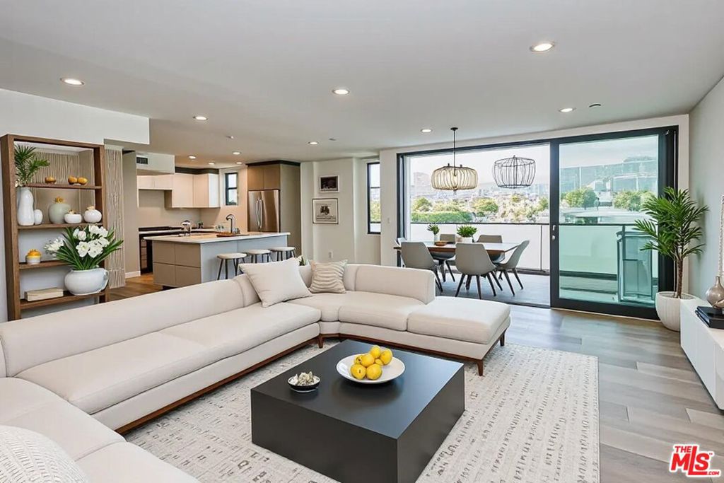 328 N Maple Drive #202