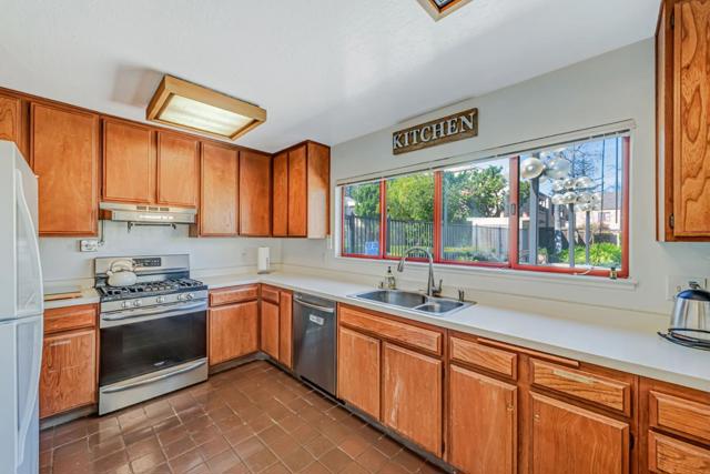 453 Alberto Way, Los Gatos CA: https://media.crmls.org/mediaz/18083fef-22af-481e-aafc-c5da48bd45f4.jpg