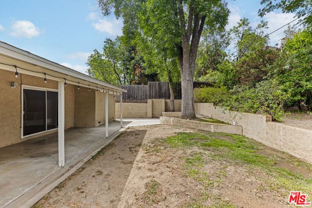 5013 Catalon Avenue, Woodland Hills CA: https://media.crmls.org/mediaz/1808923f-1074-4634-80b3-9f640e75f073.jpg