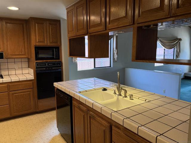 6056 Winfield Ave, La Mesa CA: https://media.crmls.org/mediaz/180941c4-45d9-4a1f-98d1-6537f958ce5e.jpg