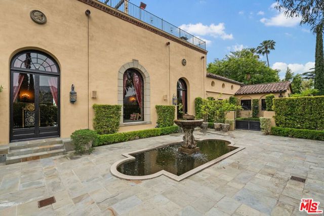 4320 Cedarhurst Circle, Los Angeles CA: https://media.crmls.org/mediaz/1809ef41-d388-4336-afe6-7adc8750389a.jpg