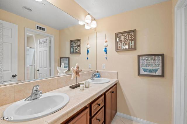 Detail Gallery Image 11 of 28 For 3004 Moonlight Park Avenue, Oxnard,  CA 93036 - 4 Beds | 3/1 Baths