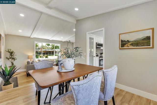 2782 Canyon Creek Dr, San Ramon CA: https://media.crmls.org/mediaz/180b2712-ea67-4dc2-b772-8c47e17bff0b.jpg