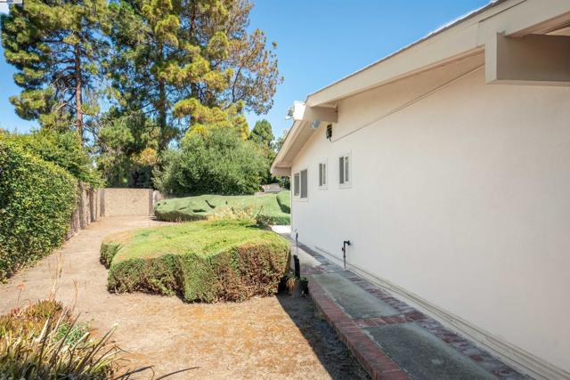 24757 Pear St, Hayward CA: https://media.crmls.org/mediaz/180b54d2-e934-4497-9c29-0f0d9fc76fcf.jpg