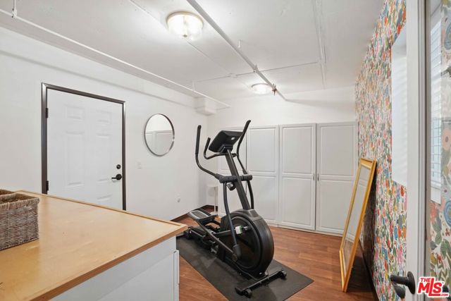 4541 Colfax Avenue, Studio City CA: https://media.crmls.org/mediaz/180b955b-9e14-4c12-b2a0-108610715c7c.jpg